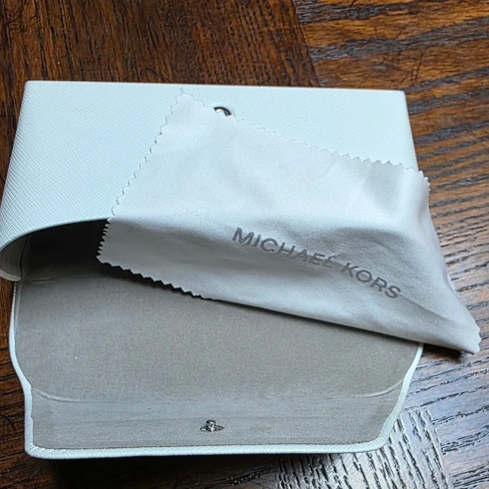 Michael Kors White Saffiano Sunglasses Case‎ Hard Shell with Cleaning Cloth